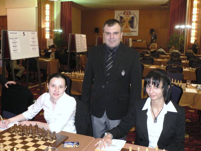 Jola i Iweta z trenerem